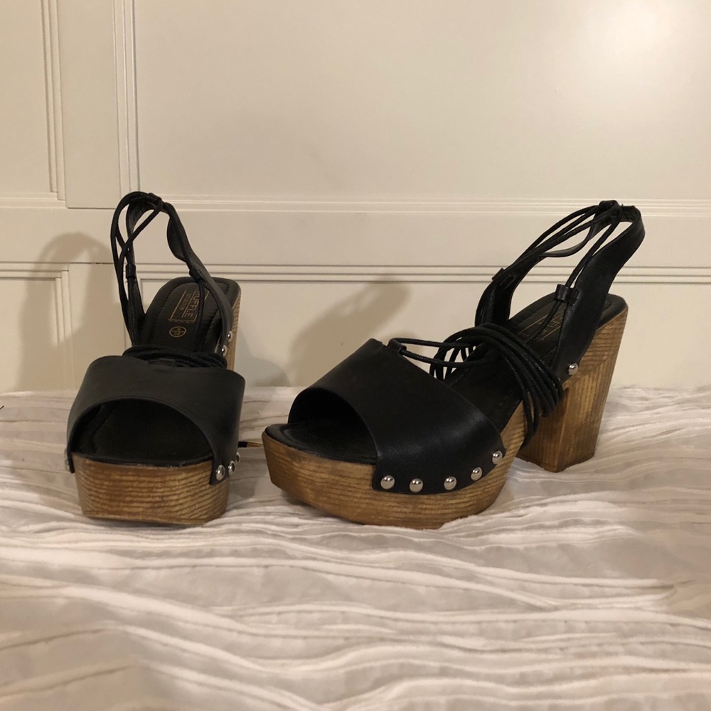 Nasty Gal tie up heels- black